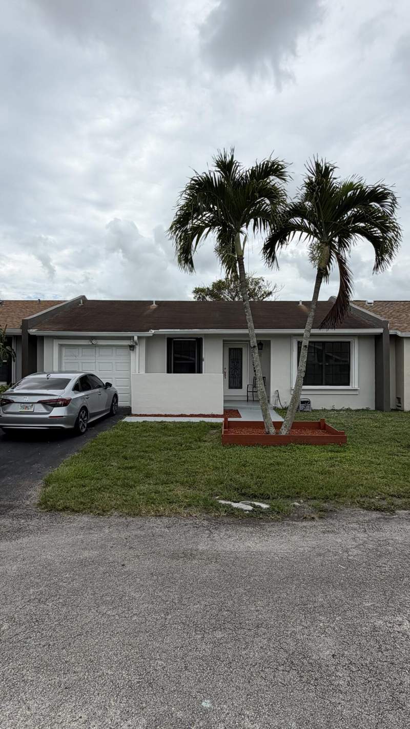 2 bedroom Townhouse at 5460 S Lakewood Cir S #C, Lakewood On The Green Sec 2, Margate — photo 4