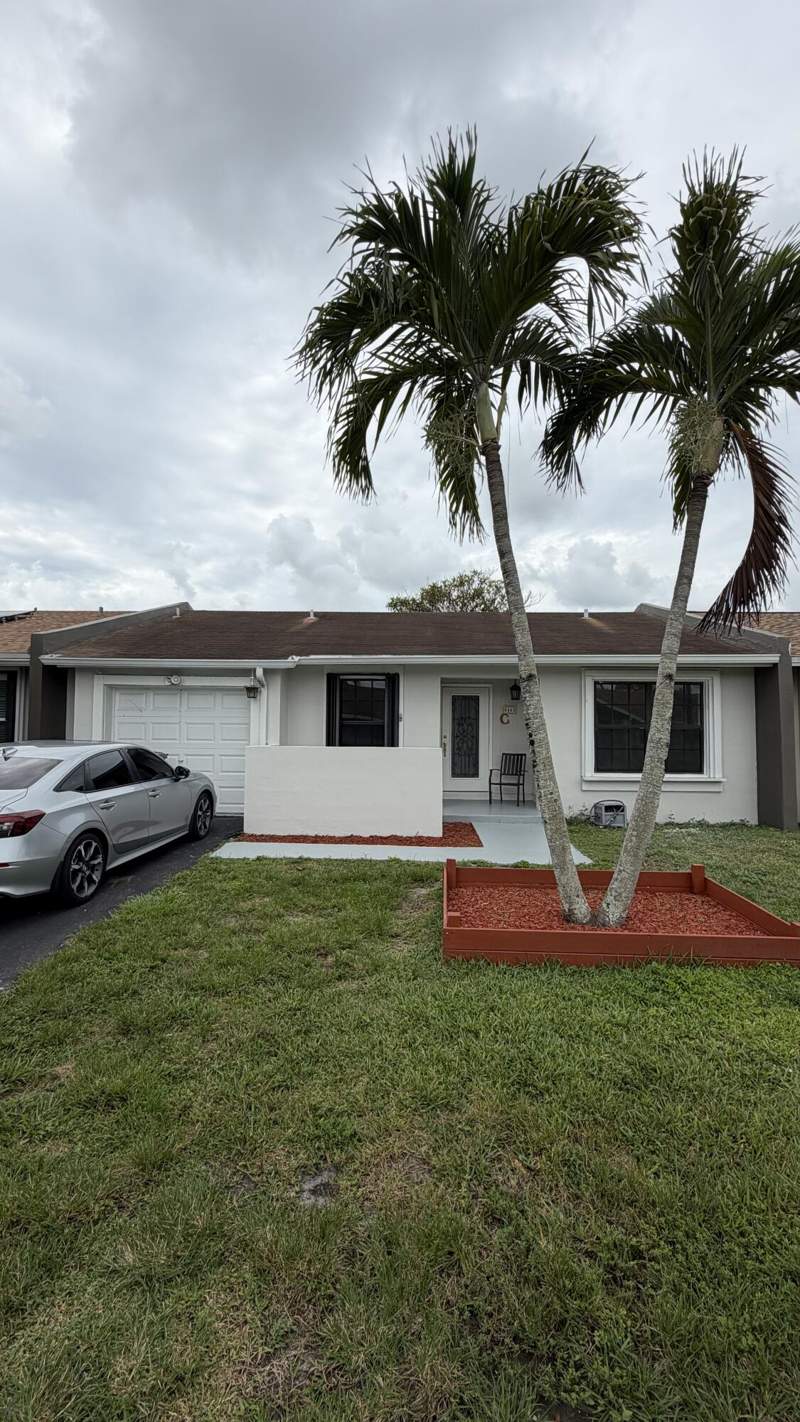 2 bedroom Townhouse at 5460 S Lakewood Cir S #C, Lakewood On The Green Sec 2, Margate — photo 5