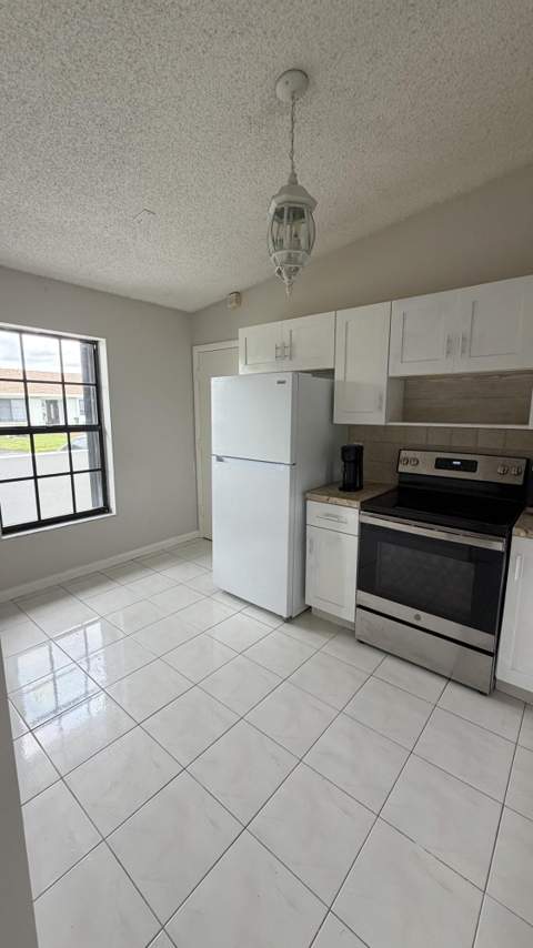 5460 S Lakewood Cir S #C, Margate FL - photo 8 of 59