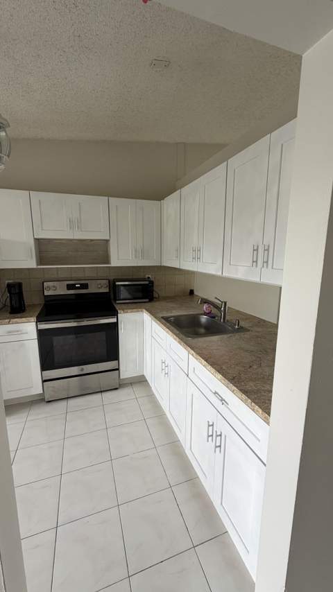 5460 S Lakewood Cir S #C, Margate FL - photo 9 of 59