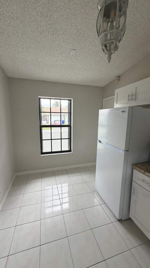 5460 S Lakewood Cir S #C, Margate FL - photo 12 of 59