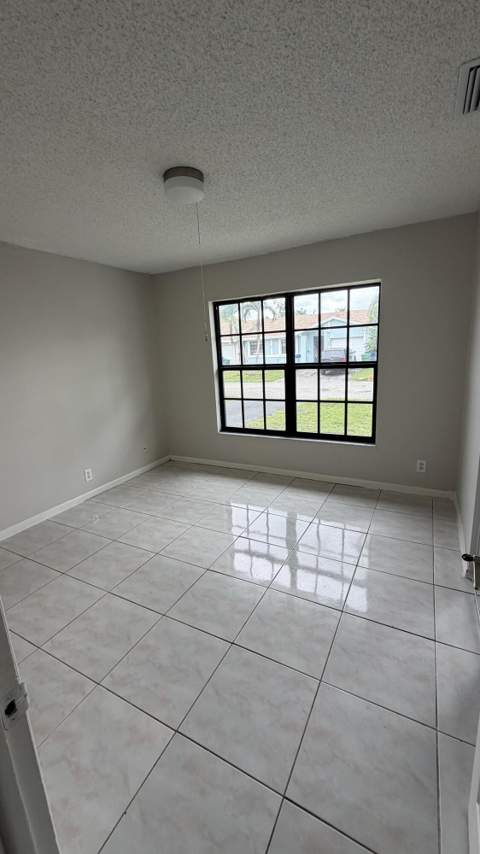 5460 S Lakewood Cir S #C, Margate FL - photo 14 of 59