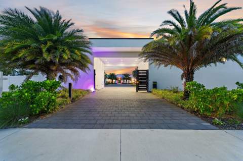 9741 SE Gomez Avenue, Hobe Sound FL - photo 13 of 114