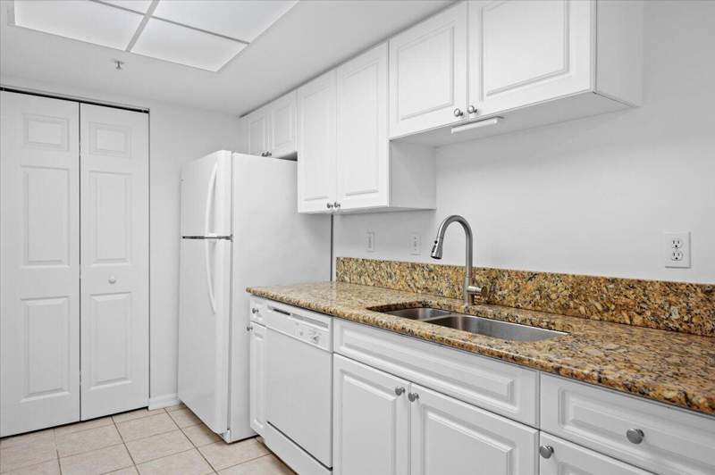 3 bedroom Condominium at 200 N Crestwood Court #211, Grand View At Crestwood Condo, Royal Palm Beach — photo 3