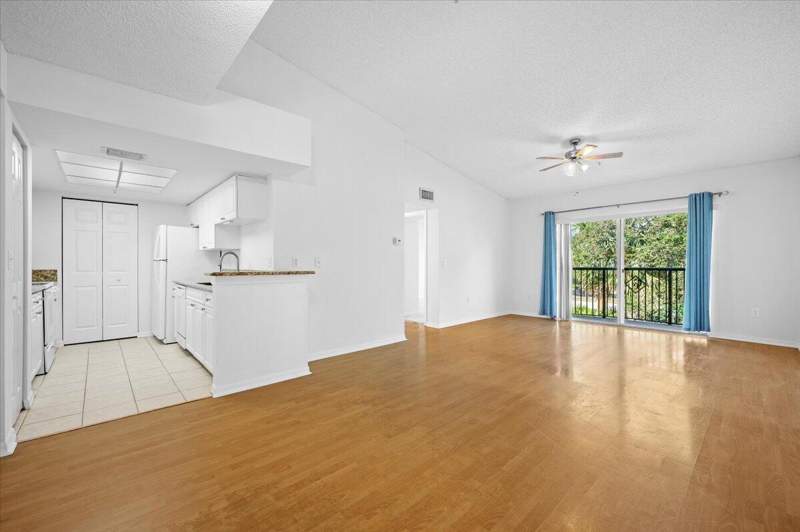 3 bedroom Condominium at 200 N Crestwood Court #211, Grand View At Crestwood Condo, Royal Palm Beach — photo 4
