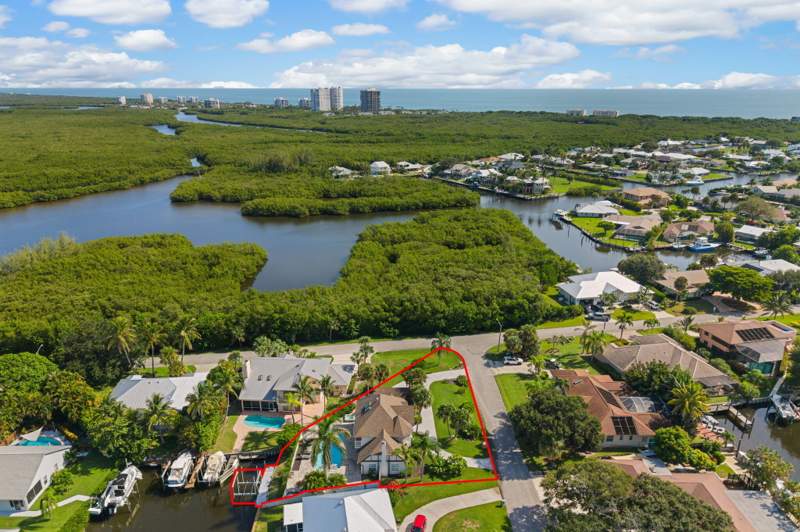 4 bedroom Single Family Residence at 121 Queen Eugenia Court, Queen'S Cove Unit 1, Hutchinson Island — photo 5