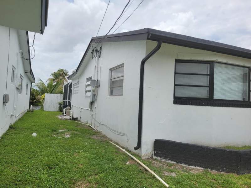 3 bedroom Single Family Residence at 6641 Emerald Lake Drive, Miramar Isles Sec 2, Miramar — photo 2