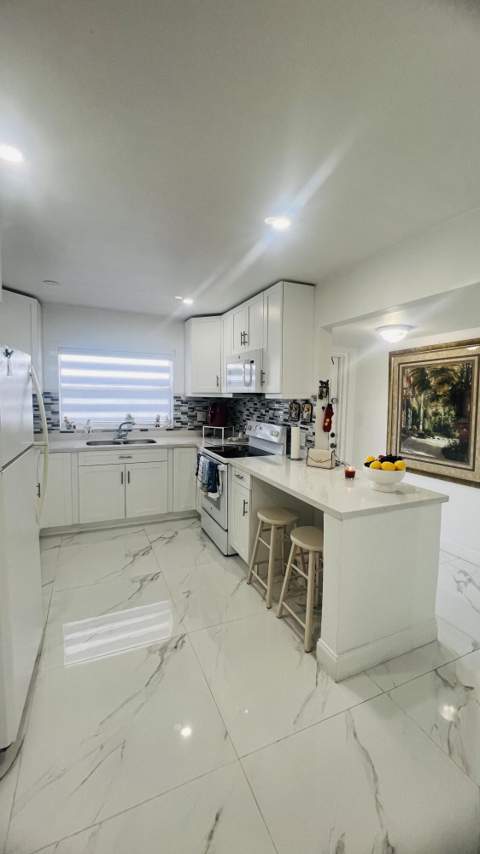 9330 S Sunrise Lakes Boulevard #304, Sunrise FL - photo 7 of 29