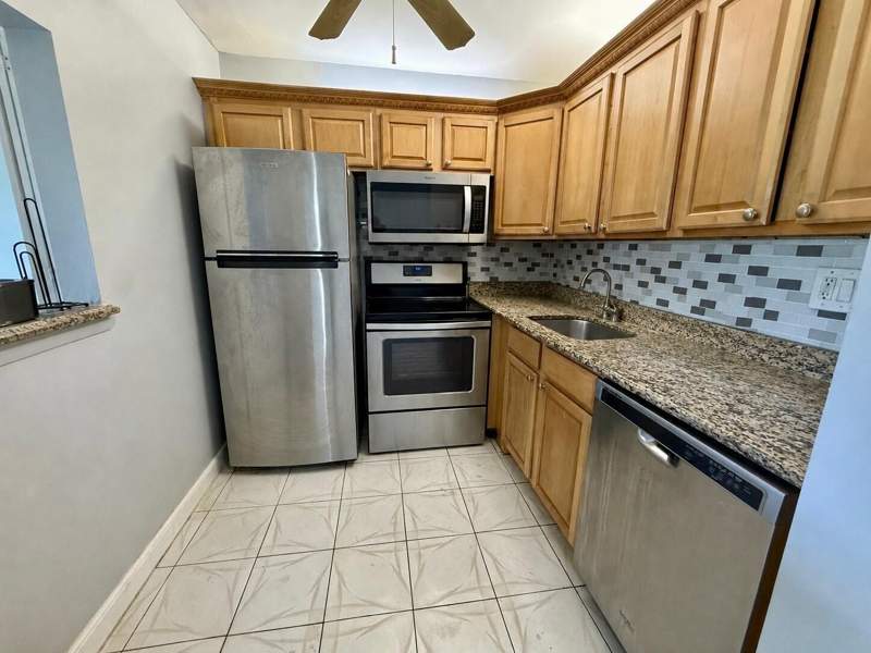 1 bedroom Condominium at 261 Suffolk, Suffolk At Century Village Condo, Boca Raton — photo 4