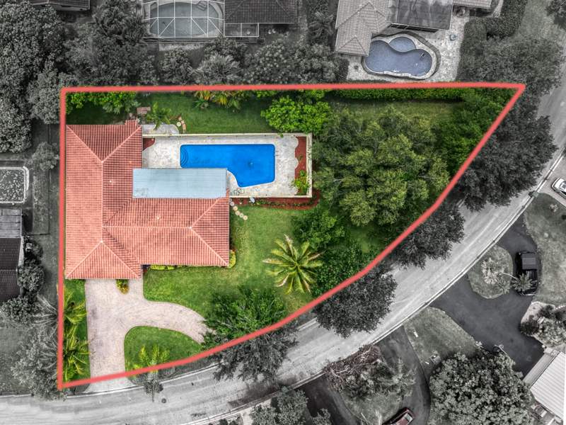 4 bedroom Single Family Residence at 3860 NW 100th Avenue, Coral Springs Lakes, Coral Springs — photo 3