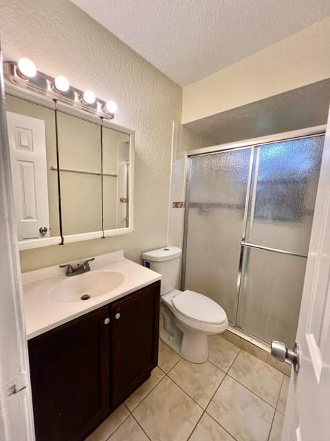 423 Glenwood Drive, West Palm Beach FL - photo 17 of 24