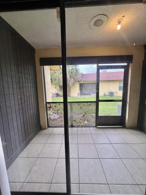423 Glenwood Drive, West Palm Beach FL - photo 21 of 24