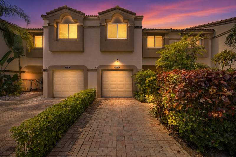 3 bedroom Townhouse at 6738 Via Regina, Plum At Boca Pointe Condos One Thru 15 Filed In Or, Boca Raton — photo 2