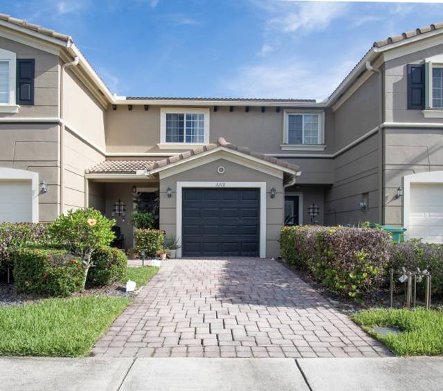 2218 SW Marshfield Court