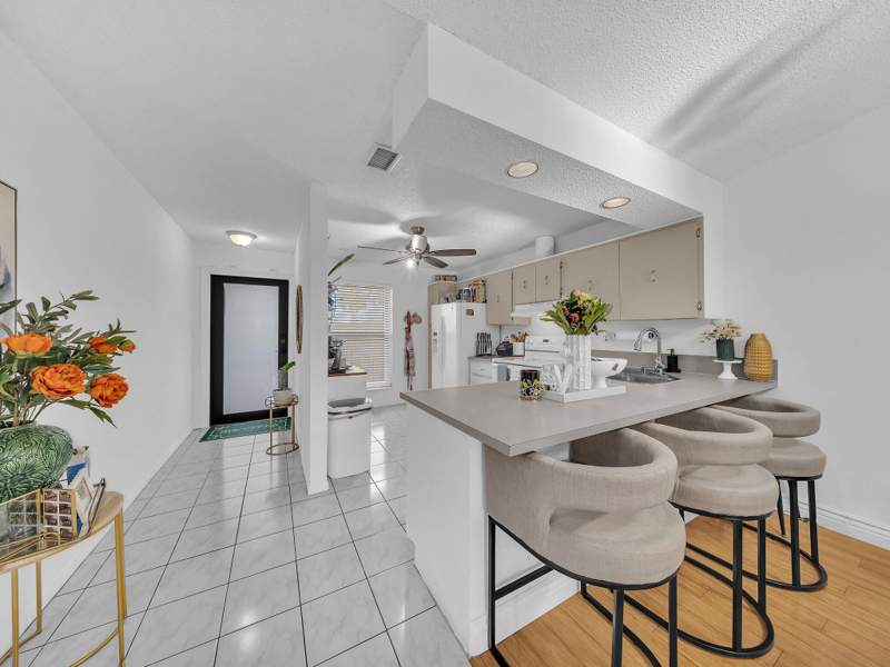2 bedroom Condominium at 1023 Banks Road #201, Woodlake Isles North Condo, Margate — photo 3