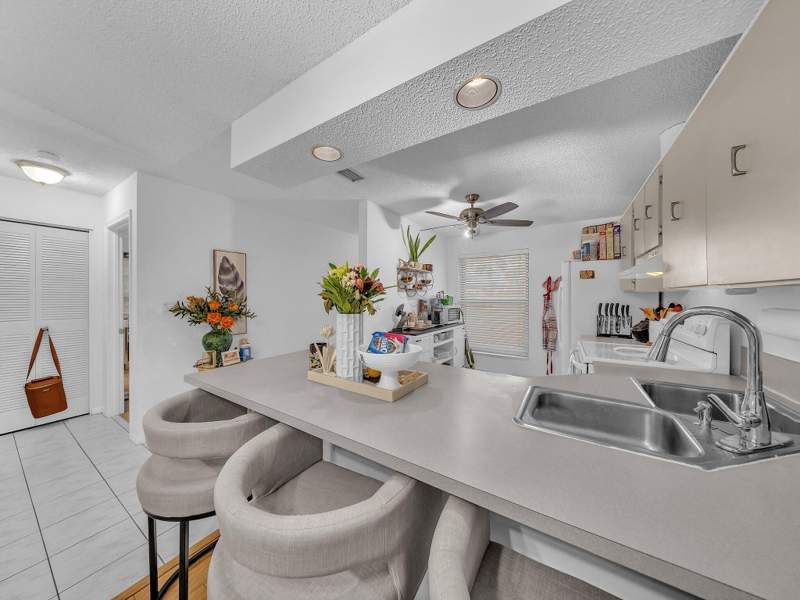 2 bedroom Condominium at 1023 Banks Road #201, Woodlake Isles North Condo, Margate — photo 4