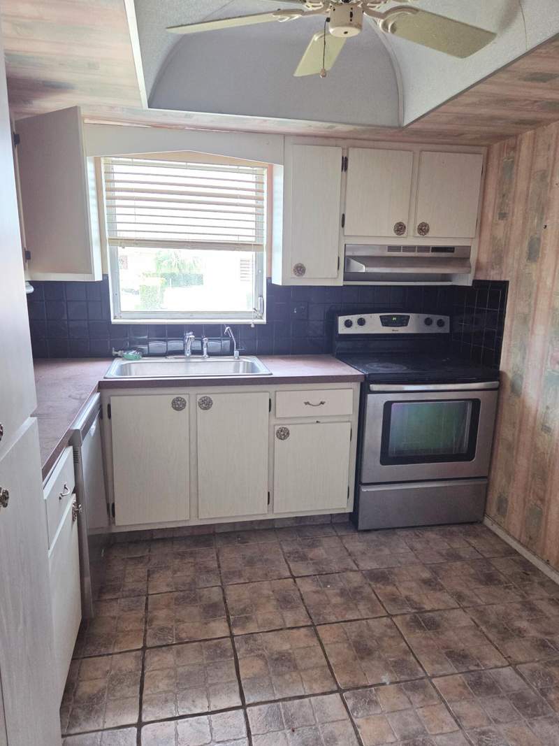 2 bedroom Condominium at 2703 Dudley Drive #Unit E, Cresthaven Villas 28 Condo, West Palm Beach — photo 3