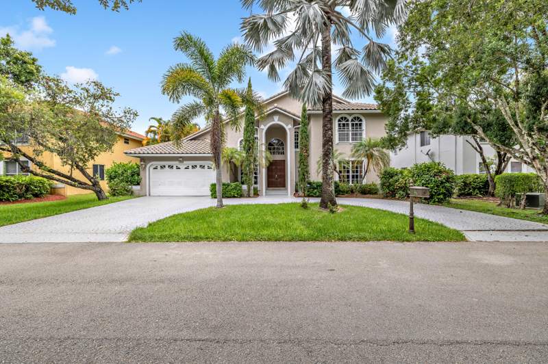 5 bedroom Single Family Residence at 4300 NW 63rd Avenue, Turtle Run, Coral Springs — photo 5