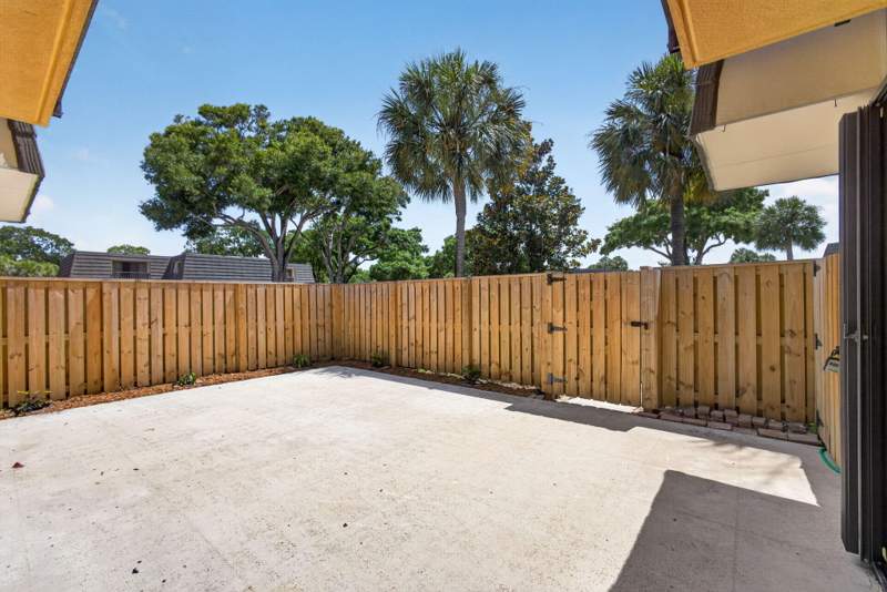 2 bedroom Townhouse at 3501 35th Way, Village Of Sandalwood Lakes 3, West Palm Beach — photo 4
