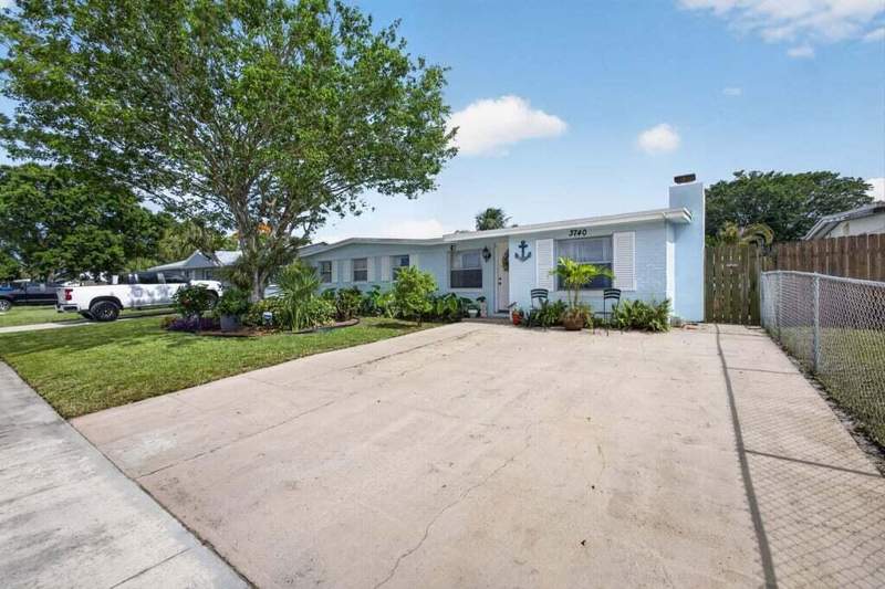 4 bedroom Single Family Residence at 3740 Dunes Road, Palm Beach Cabana Colony 1, Cabana Colony — photo 2