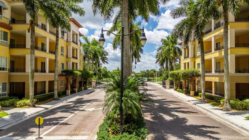1 bedroom Condominium at 16102 Emerald Estates Drive #128, Weston 55 Plus Condo, Weston — photo 4