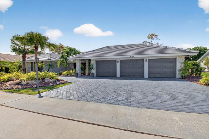 4 bedroom Single Family Residence at 10182 Boca Woods Lane, Boca Woods Country Club, Boca Raton — photo 3