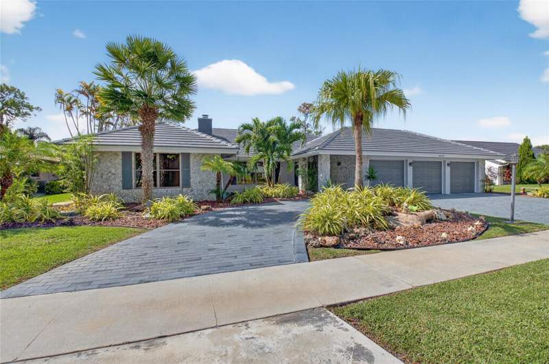 4 bedroom Single Family Residence at 10182 Boca Woods Lane, Boca Woods Country Club, Boca Raton — photo 4