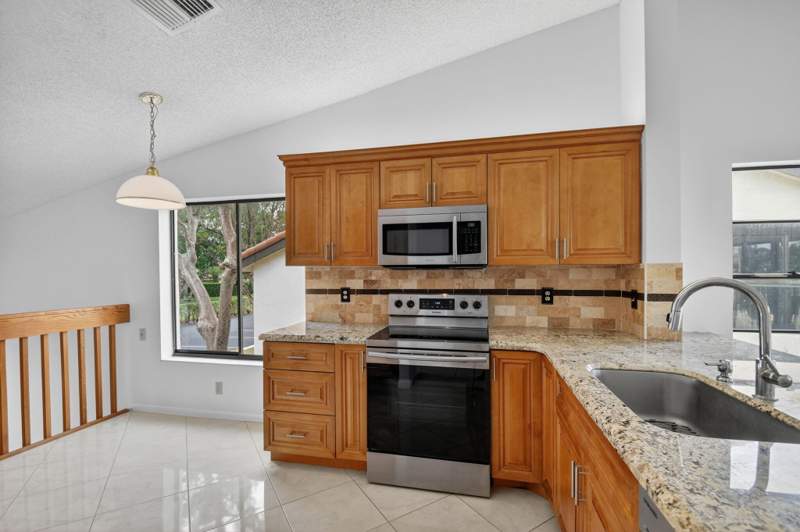 3 bedroom Condominium at 10231 N Circle Lake Drive #201, Palm Chase Lakes Condo, Boynton Beach — photo 3