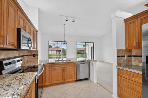 10231 N Circle Lake Drive #201, Boynton Beach FL - photo 8 of 80