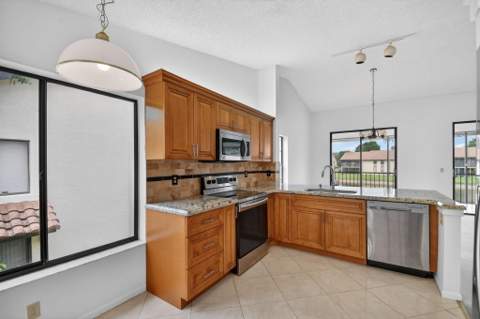 10231 N Circle Lake Drive #201, Boynton Beach FL - photo 9 of 80