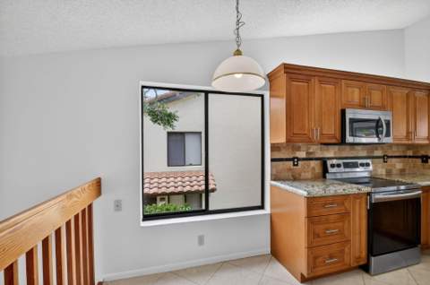 10231 N Circle Lake Drive #201, Boynton Beach FL - photo 10 of 80
