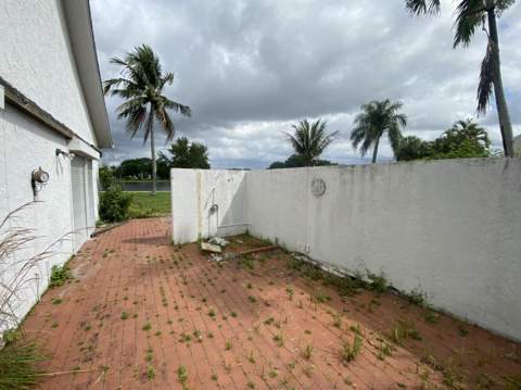 62 Willow Circle, Boynton Beach FL - photo 7 of 30