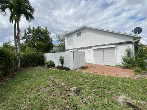 62 Willow Circle, Boynton Beach FL - photo 8 of 30