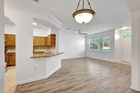 826 Dakota Drive #102, Jupiter FL - photo 8 of 36