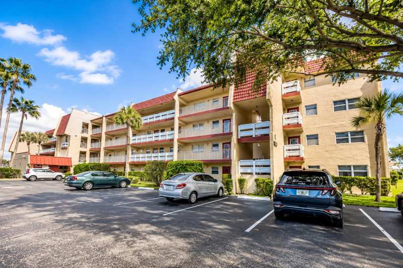 2 bedroom Condominium at 1050 Country Club Drive #303, Oriole Golf & Tennis Club Condo, Margate — photo 1