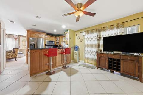 6582 Bayfront Drive, Margate FL - photo 24 of 40
