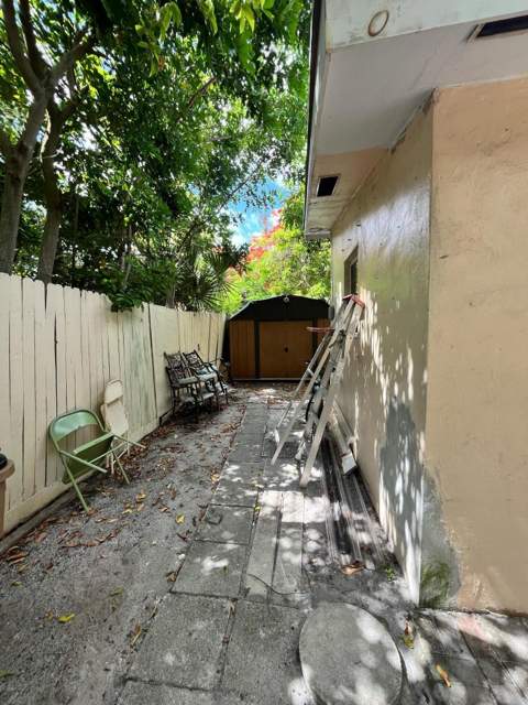 4730 NE 2nd Avenue, Deerfield Beach FL - photo 9 of 17
