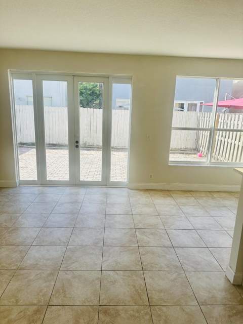 4147 Meade Way, West Palm Beach FL - photo 12 of 17