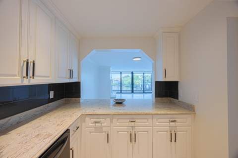 801 Palm Trail #9, Delray Beach FL - photo 13 of 35
