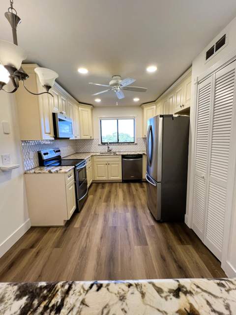 7770 Tahiti Lane #504, Lake Worth FL - photo 7 of 27
