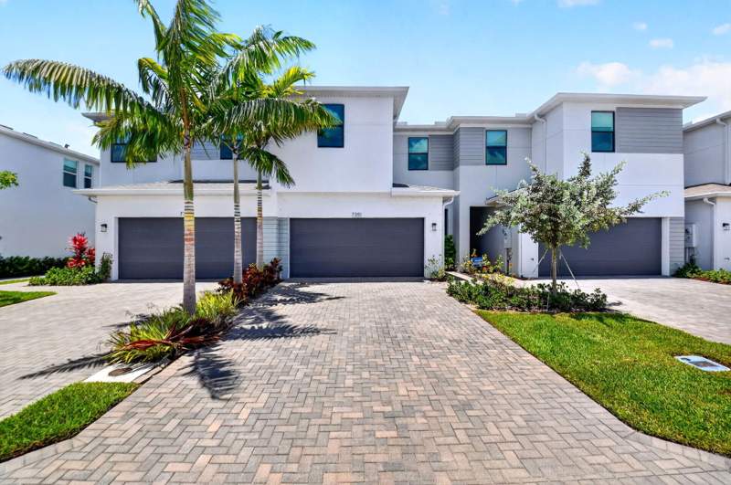 3 bedroom Townhouse at 7351 Lenora Lane, Forest Oaks , Lake Worth — photo 2