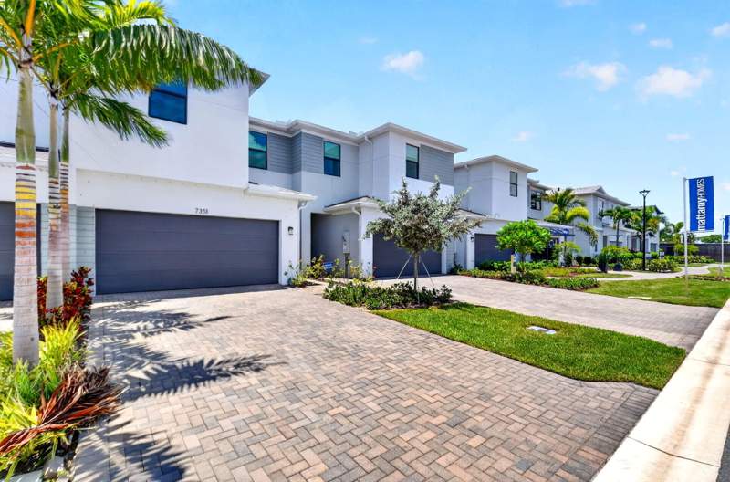3 bedroom Townhouse at 7351 Lenora Lane, Forest Oaks , Lake Worth — photo 3