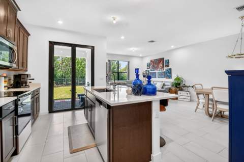 7351 Lenora Lane, Lake Worth FL - photo 8 of 33