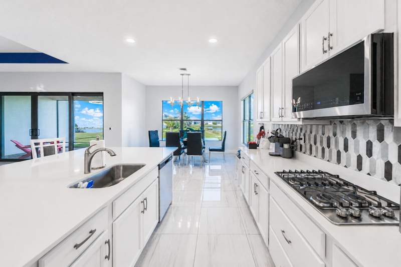 3 bedroom Single Family Residence at 12435 SW Pink Playa Parkway, Riverland Parcel B - Plat Four, Port St. Lucie — photo 4