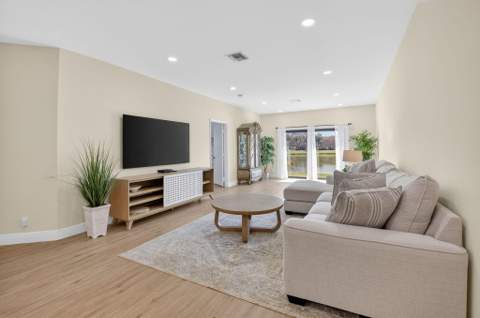 8350 Springlake Drive, Boca Raton FL - photo 9 of 54