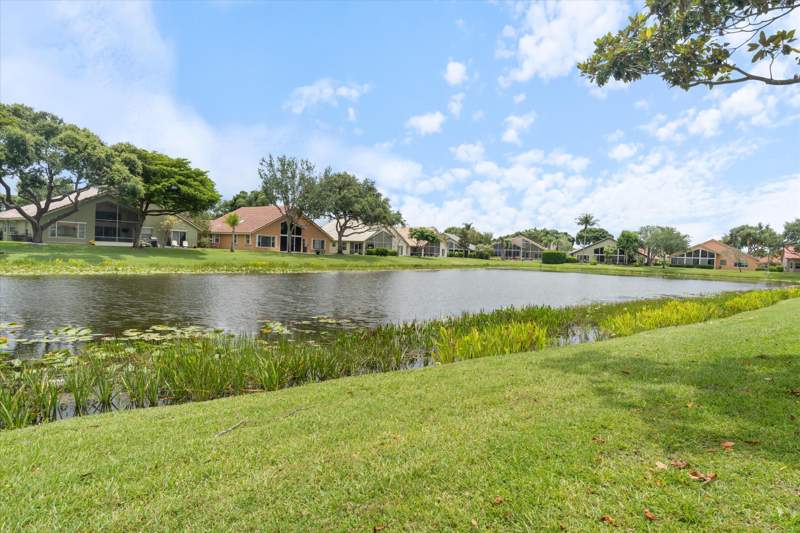 3 bedroom Single Family Residence at 6929 Grenelefe Road, Lakeridge Greens At Pipers Glen, Boynton Beach — photo 5