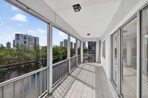 400 Diplomat Parkway #612, Hallandale Beach FL - photo 9 of 27