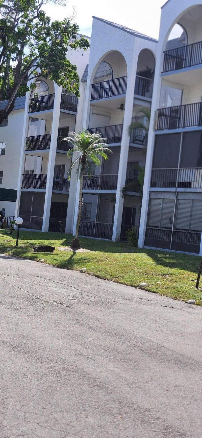 2 bedroom Condominium at 3300 Spanish Moss Terrace #402, Garden Lakes Of Inverrary, Lauderhill — photo 2