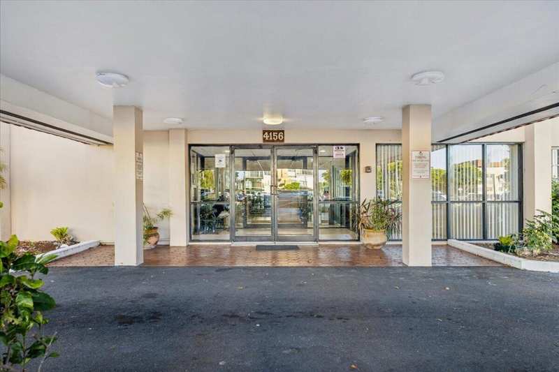 2 bedroom Condominium at 4156 Inverrary Drive, Manors Of Inverrary I-3, Lauderhill — photo 1