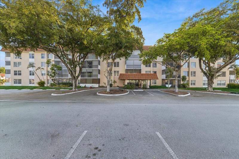 2 bedroom Condominium at 4156 Inverrary Drive, Manors Of Inverrary I-3, Lauderhill — photo 3
